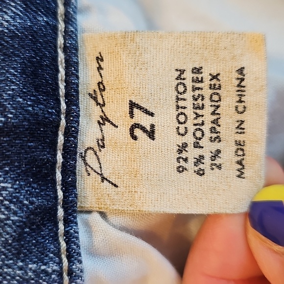 BKE Payton Distressed Stretch Low-Rise Denim  Shorts - Picture 10 of 12